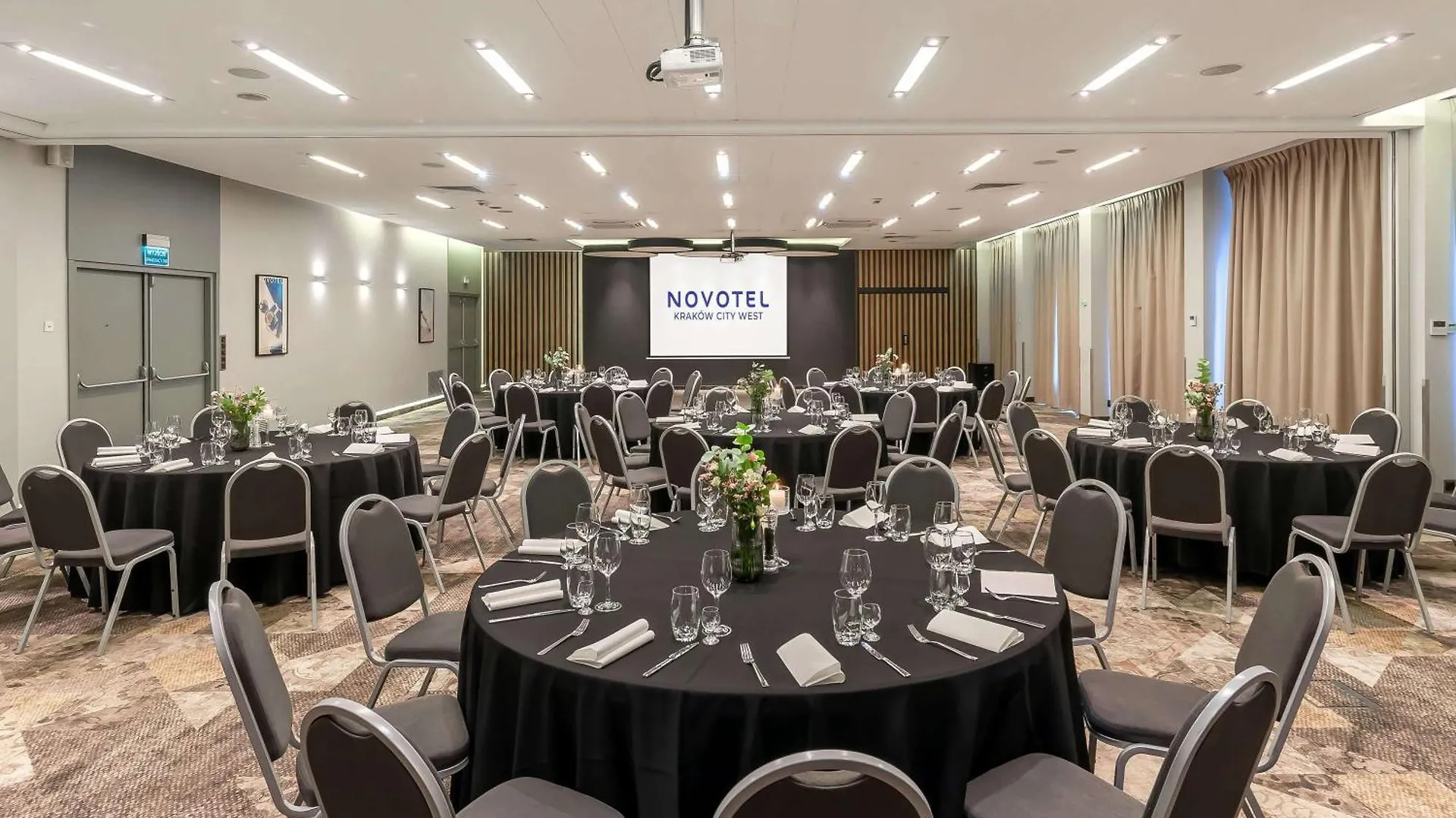 **** Szálloda Novotel Krakow City West Lengyelország