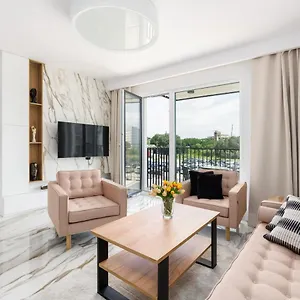 https://elegant-apartment-with-balcony-pozna-by-renters.poznan-hotels.com